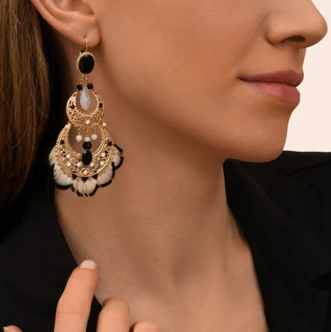 Alizia feather sleeper earrings - black and white