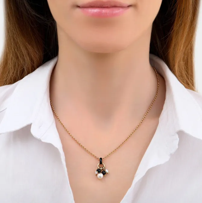Annella delicate pendant necklace - black and white