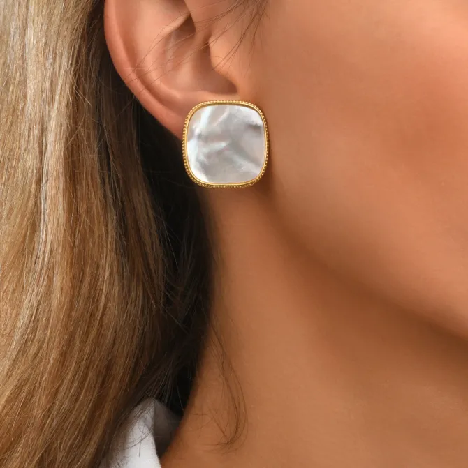 Ashanti clip-on earrings – white