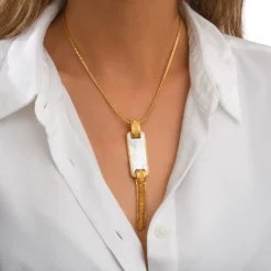 Ashanti rectangular mother-of-pearl pendant necklace – white