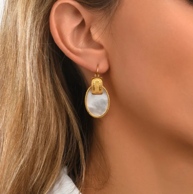Ashanti sleeper earrings – white