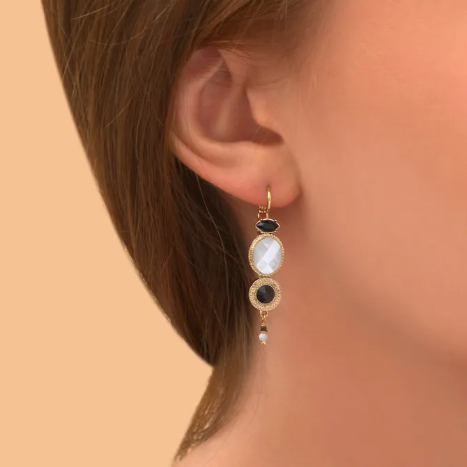 Fujita dangling sleeper earrings - white