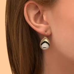 Fujita sleeper earrings - white