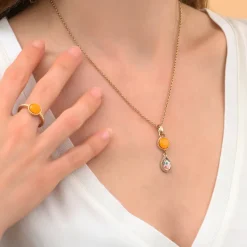 Louise pendant necklace - orange