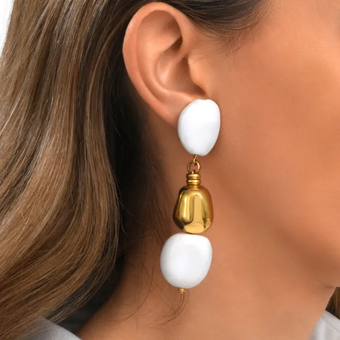 Loulou long clip-on earrings – white and gold