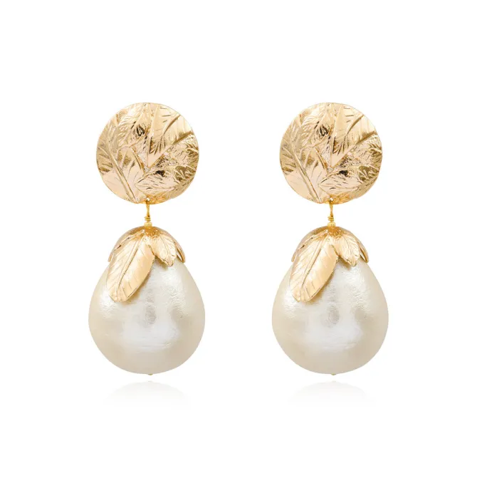 Lucy clip-on earrings - white