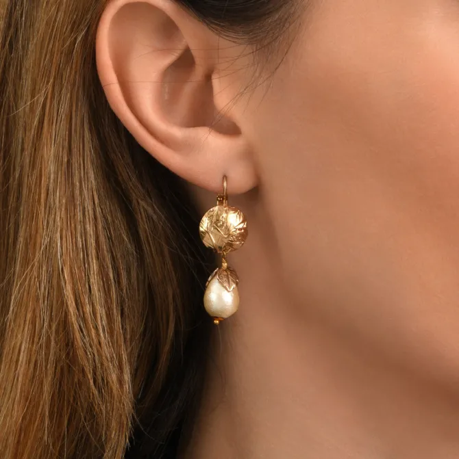 Lucy sleeper earrings - white