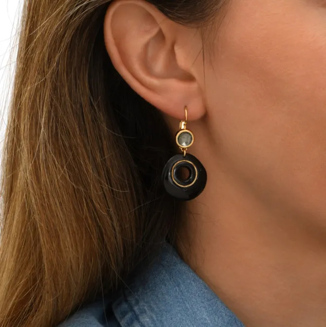 Masseria thin sleeper earrings - black