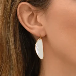 Noto oblong sleeper earrings - mother-of-pearl