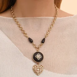 Prestige pendant necklace - red